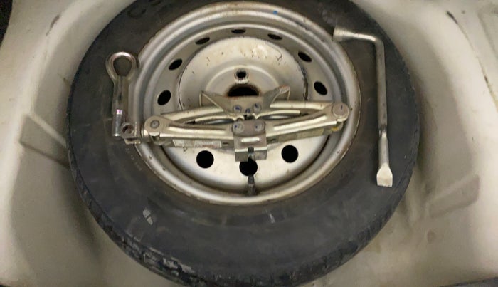 2014 Maruti Swift Dzire LXI, Petrol, Manual, 89,149 km, Dicky (Boot door) - Tool missing