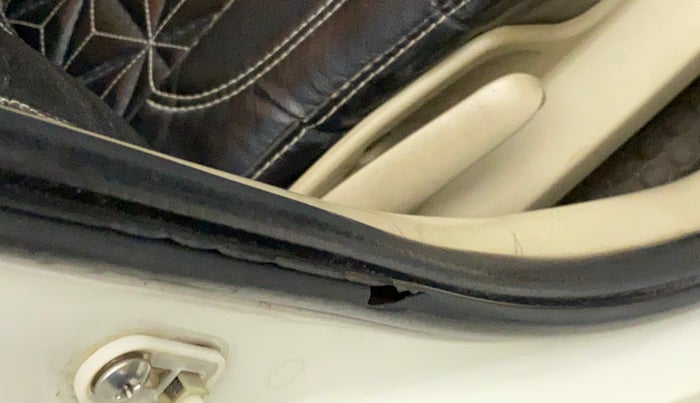 2014 Maruti Swift Dzire LXI, Petrol, Manual, 89,149 km, Driver-side door - Beading has minor damage