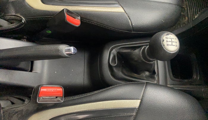 2017 Maruti Swift VXI O, Petrol, Manual, 37,272 km, Gear Lever