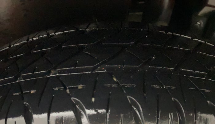 2017 Maruti Swift VXI O, Petrol, Manual, 37,272 km, Left Rear Tyre Tread