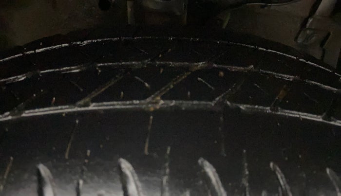 2017 Maruti Swift VXI O, Petrol, Manual, 37,272 km, Right Front Tyre Tread