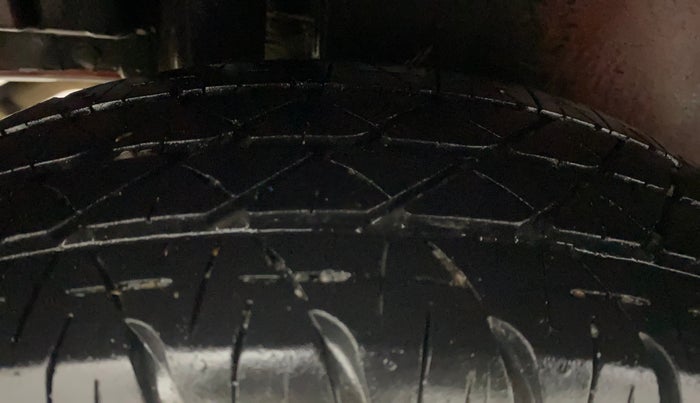 2017 Maruti Swift VXI O, Petrol, Manual, 37,272 km, Right Rear Tyre Tread