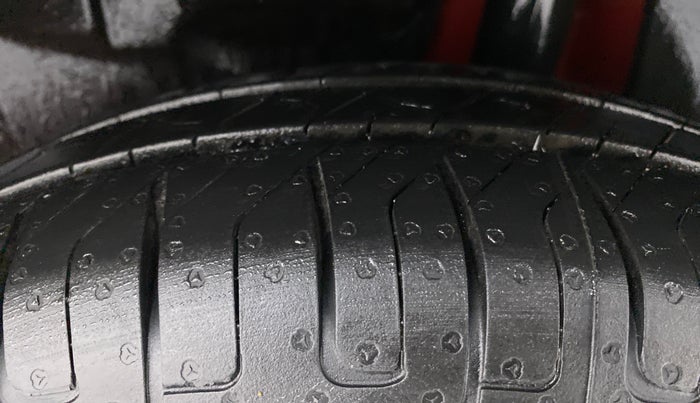 2018 Maruti Swift VXI D, CNG, Manual, 45,004 km, Left Rear Tyre Tread