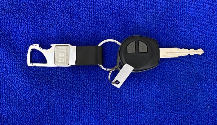 2018 Maruti Swift VXI D, CNG, Manual, 45,004 km, Key Close Up