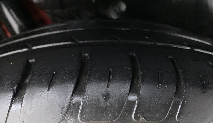 2018 Maruti Swift VXI D, CNG, Manual, 45,004 km, Right Rear Tyre Tread