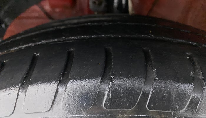 2018 Maruti Swift VXI D, CNG, Manual, 45,004 km, Left Front Tyre Tread