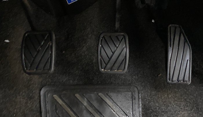 2018 Maruti Swift VXI D, CNG, Manual, 45,004 km, Pedals