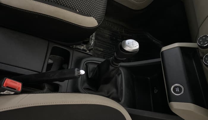 2019 Renault TRIBER RXZ, Petrol, Manual, 29,670 km, Gear Lever