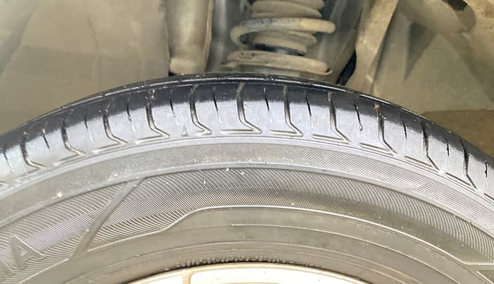 2019 Renault TRIBER RXZ, Petrol, Manual, 29,670 km, Left Front Tyre Tread