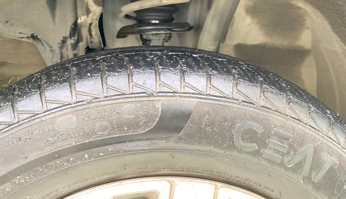 2019 Renault TRIBER RXZ, Petrol, Manual, 29,670 km, Right Front Tyre Tread