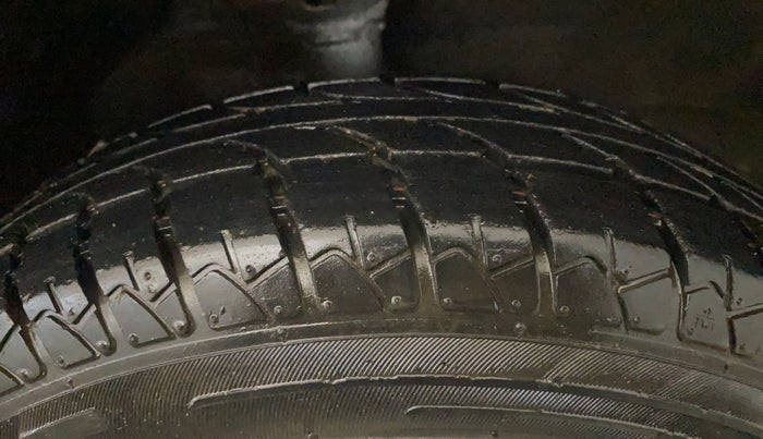 2015 Maruti Wagon R 1.0 LXI, Petrol, Manual, 25,712 km, Right Front Tyre Tread