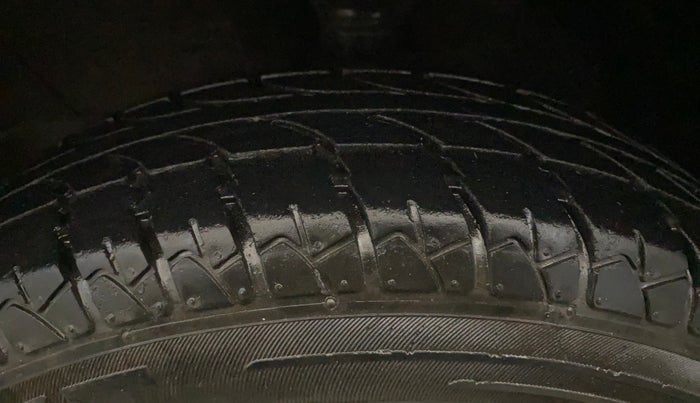 2015 Maruti Wagon R 1.0 LXI, Petrol, Manual, 25,712 km, Left Front Tyre Tread