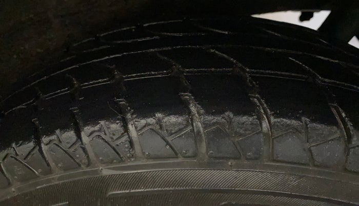 2015 Maruti Wagon R 1.0 LXI, Petrol, Manual, 25,712 km, Left Rear Tyre Tread