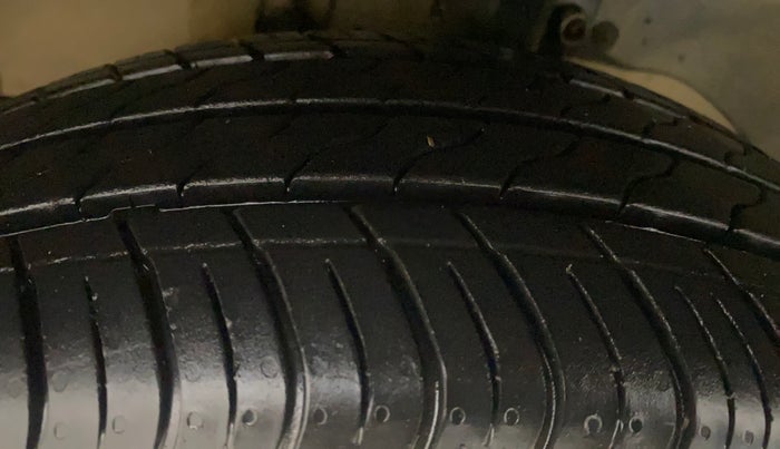 2012 Ford Figo ZXI 1.2 PETROL, Petrol, Manual, 63,222 km, Left Front Tyre Tread