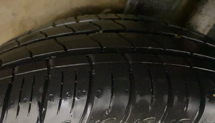 2012 Ford Figo ZXI 1.2 PETROL, Petrol, Manual, 63,222 km, Left Rear Tyre Tread