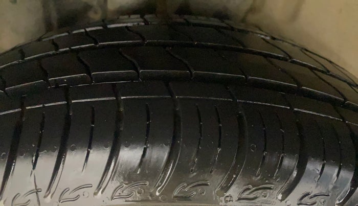 2012 Ford Figo ZXI 1.2 PETROL, Petrol, Manual, 63,222 km, Right Rear Tyre Tread