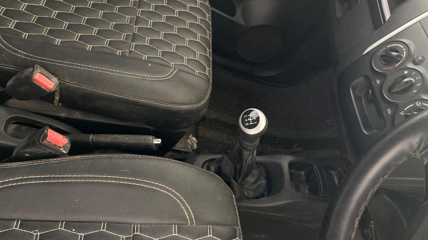 2014 Maruti Wagon R Stingray VXI, Petrol, Manual, 77,617 km, Gear Lever