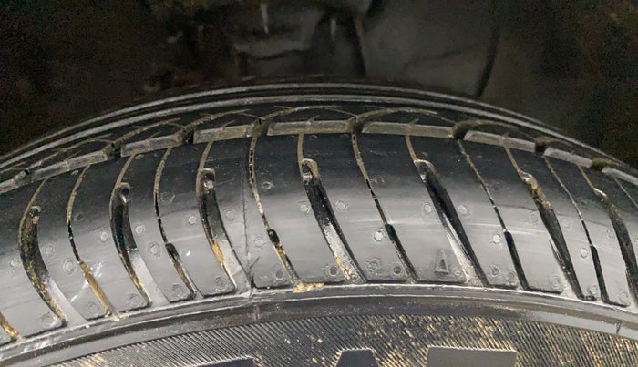 2017 Hyundai Elite i20 SPORTZ 1.2, Petrol, Manual, 33,898 km, Right Front Tyre Tread