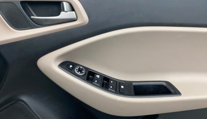 2017 Hyundai Elite i20 SPORTZ 1.2, Petrol, Manual, 33,898 km, Driver Side Door Panels Control