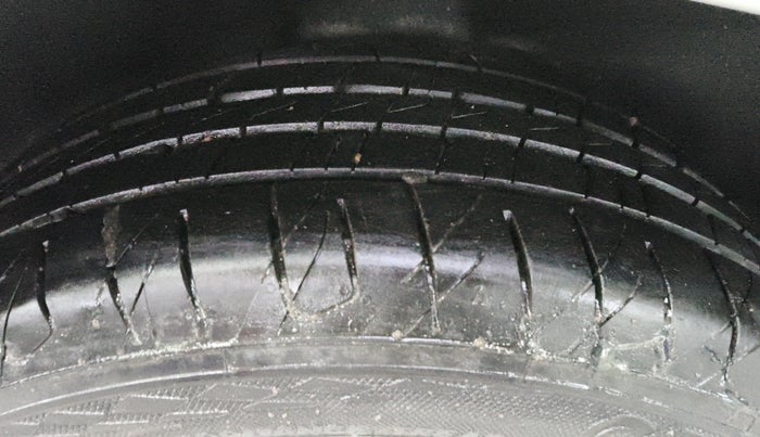 2017 Ford Ecosport TITANIUM 1.5L DIESEL, Diesel, Manual, 81,730 km, Right Rear Tyre Tread