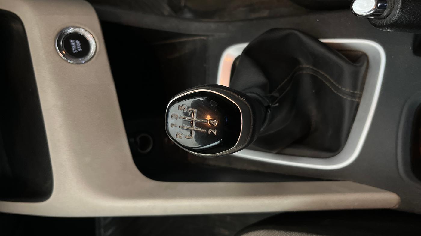 2022 Nissan MAGNITE XV MT, Petrol, Manual, 76,370 km, Gear Lever
