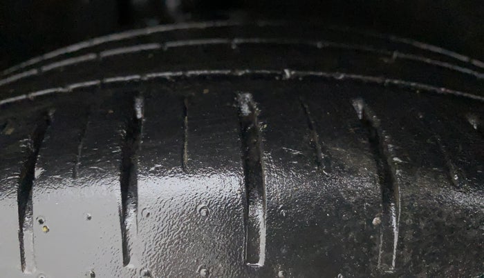 2020 Maruti Baleno ZETA PETROL 1.2, Petrol, Manual, 29,244 km, Right Rear Tyre Tread