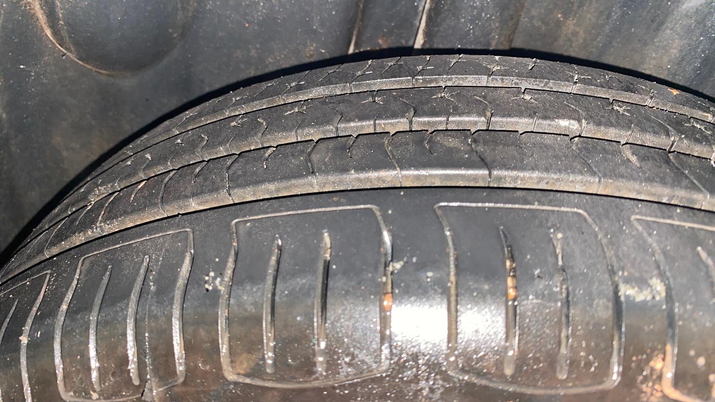 2014 Volkswagen Polo COMFORTLINE 1.2L PETROL, Petrol, Manual, 98,872 km, Right Rear Tyre Tread