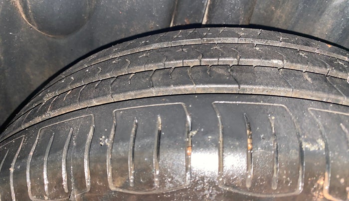 2014 Volkswagen Polo COMFORTLINE 1.2L PETROL, Petrol, Manual, 98,832 km, Right Rear Tyre Tread