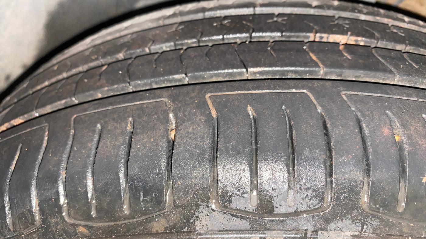 2014 Volkswagen Polo COMFORTLINE 1.2L PETROL, Petrol, Manual, 98,872 km, Left Front Tyre Tread