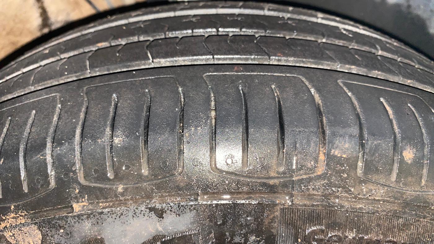 2014 Volkswagen Polo COMFORTLINE 1.2L PETROL, Petrol, Manual, 98,872 km, Right Front Tyre Tread