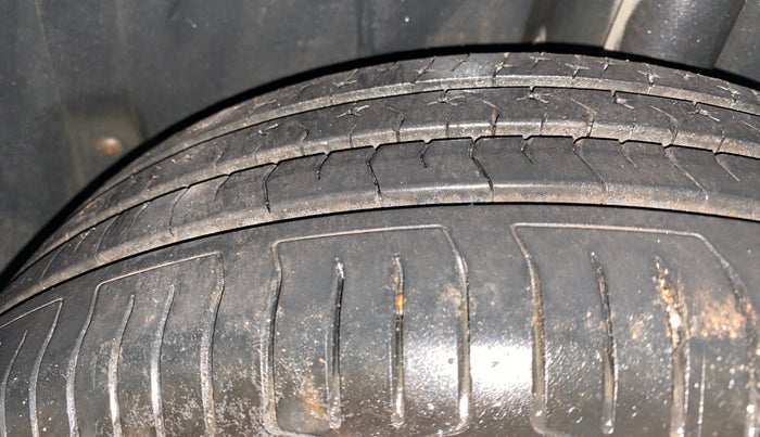 2014 Volkswagen Polo COMFORTLINE 1.2L PETROL, Petrol, Manual, 98,832 km, Left Rear Tyre Tread