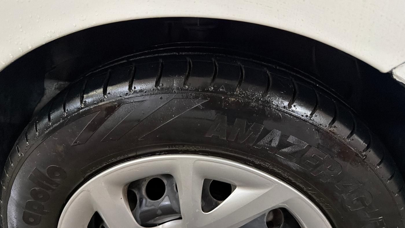 2017 Hyundai Grand i10 SPORTZ 1.2 KAPPA VTVT, CNG, Manual, 46,754 km, Right Front Tyre Tread