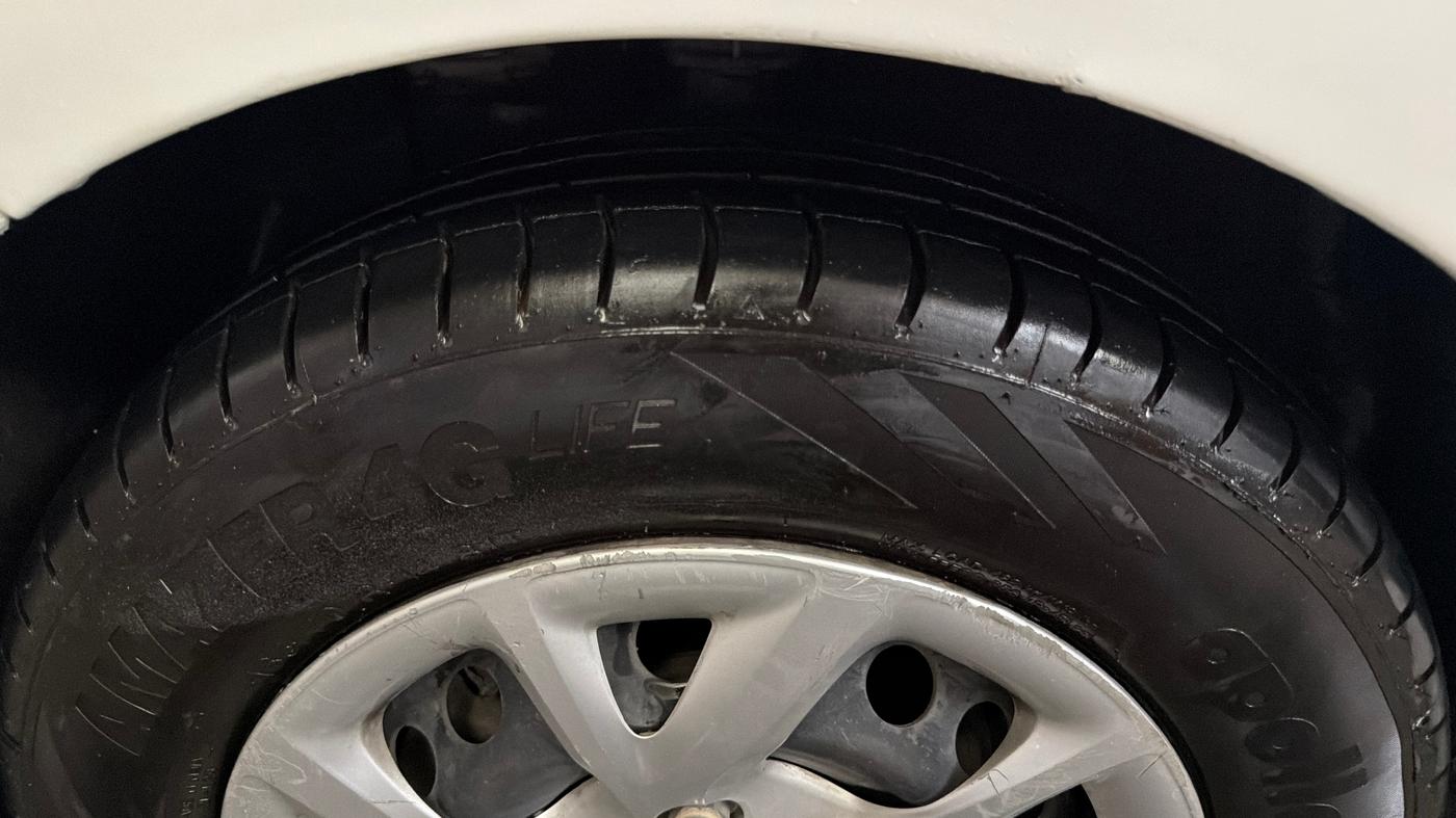 2017 Hyundai Grand i10 SPORTZ 1.2 KAPPA VTVT, CNG, Manual, 46,754 km, Left Front Tyre Tread