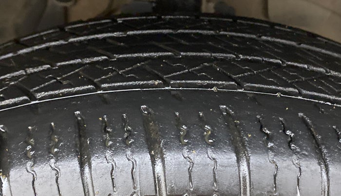 2015 Renault Duster 85 PS RXE, Diesel, Manual, 95,129 km, Right Front Tyre Tread