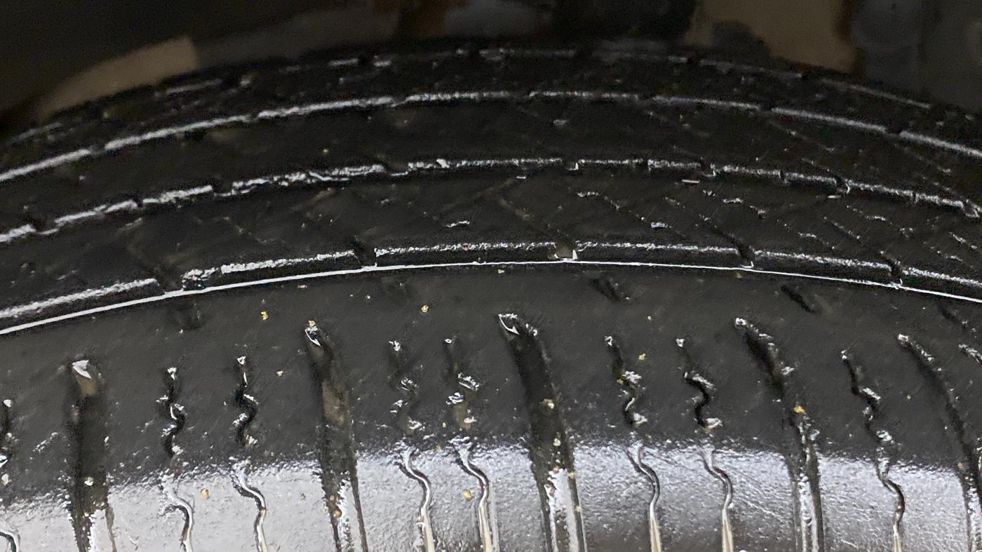 2015 Renault Duster 85 PS RXE, Diesel, Manual, 95,129 km, Left Front Tyre Tread