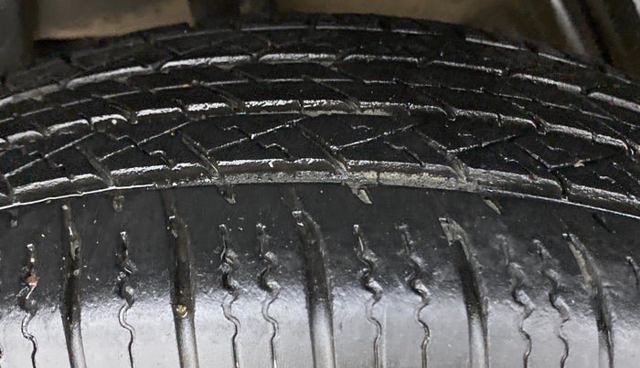 2015 Renault Duster 85 PS RXE, Diesel, Manual, 95,129 km, Right Rear Tyre Tread