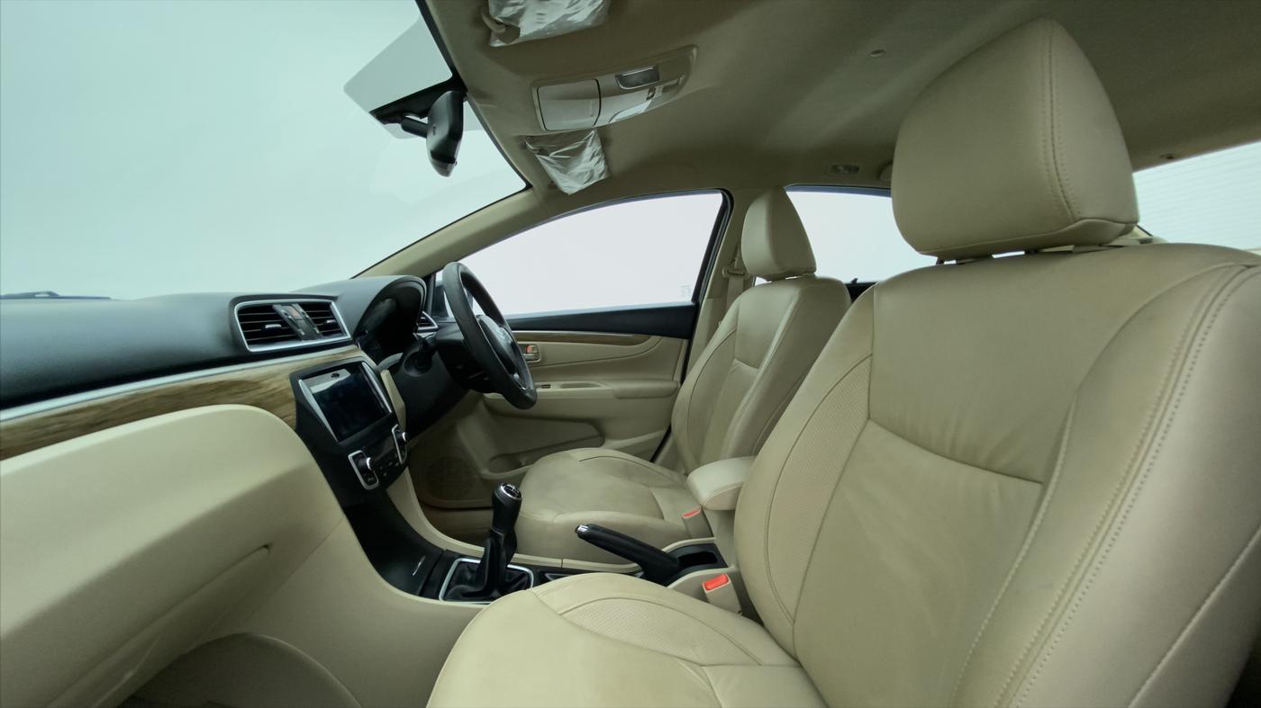 2020 Maruti Ciaz ALPHA 1.5 MT VTVT SHVS, Petrol, Manual, 23,687 km, Right Side Front Door Cabin