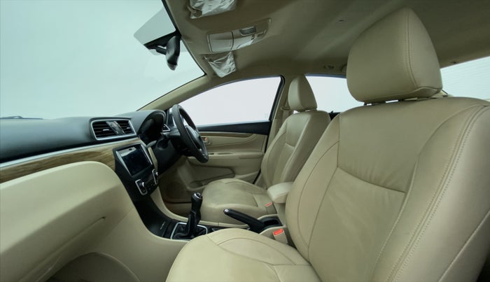2020 Maruti Ciaz ALPHA 1.5 MT VTVT SHVS, Petrol, Manual, 23,687 km, Right Side Front Door Cabin