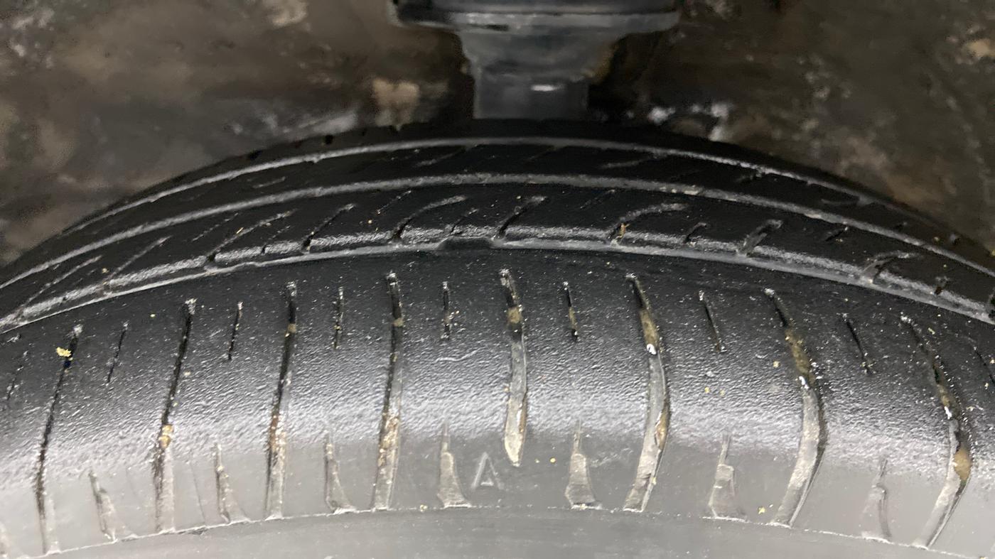 2012 Maruti Wagon R 1.0 VXI, Petrol, Manual, 96,763 km, Left Front Tyre Tread