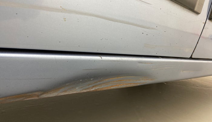 2012 Maruti Wagon R 1.0 VXI, Petrol, Manual, 96,763 km, Right running board - Minor scratches