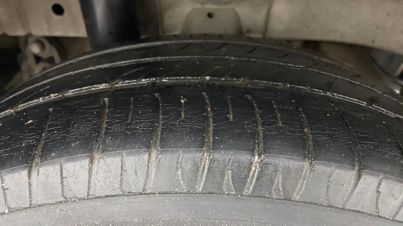 2017 Mahindra KUV 100 NXT K2 6 STR, Petrol, Manual, 63,333 km, Right Rear Tyre Tread