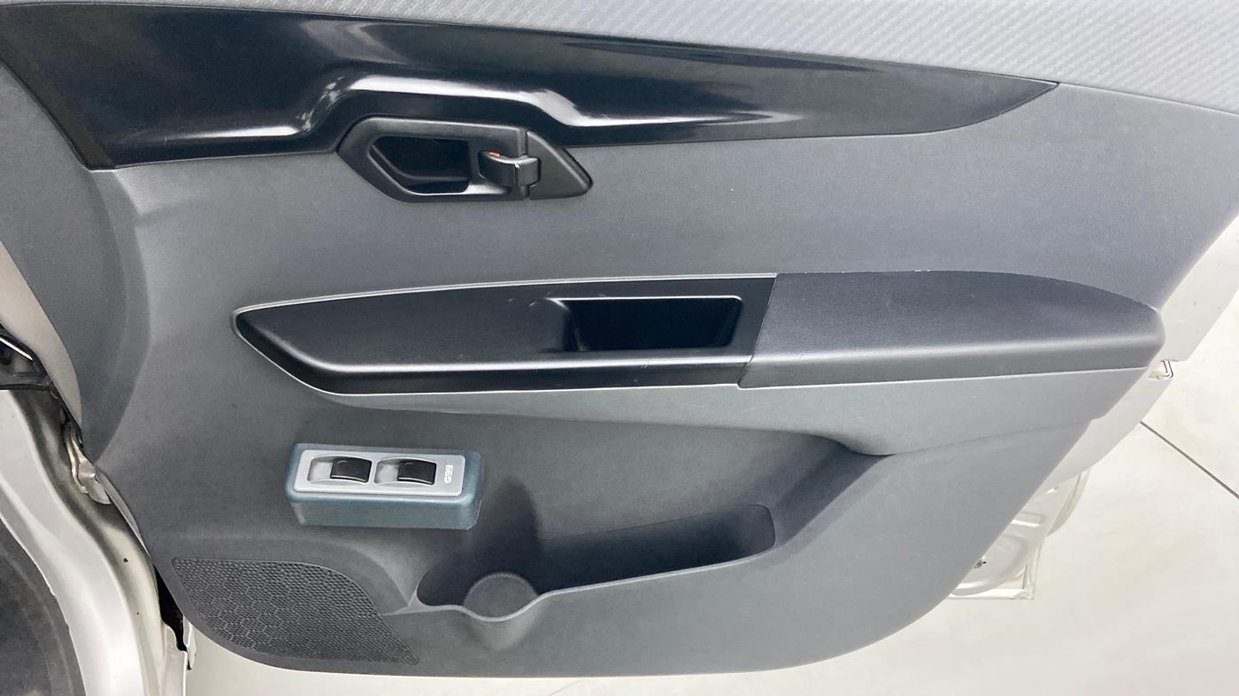 2017 Mahindra KUV 100 NXT K2 6 STR, Petrol, Manual, 63,333 km, Driver Side Door Panels Control