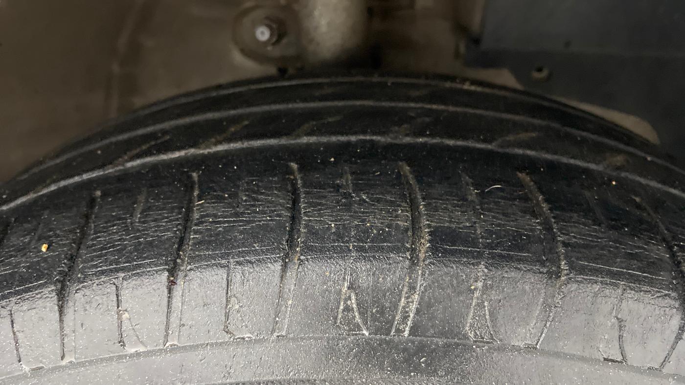 2017 Mahindra KUV 100 NXT K2 6 STR, Petrol, Manual, 63,333 km, Right Front Tyre Tread