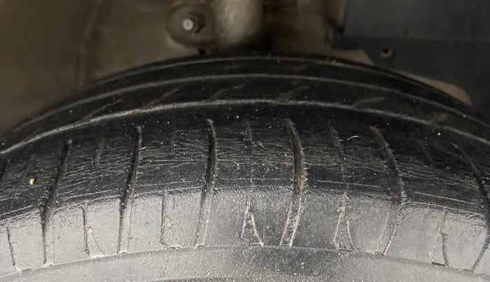2017 Mahindra KUV 100 NXT K2 6 STR, Petrol, Manual, 63,333 km, Right Front Tyre Tread