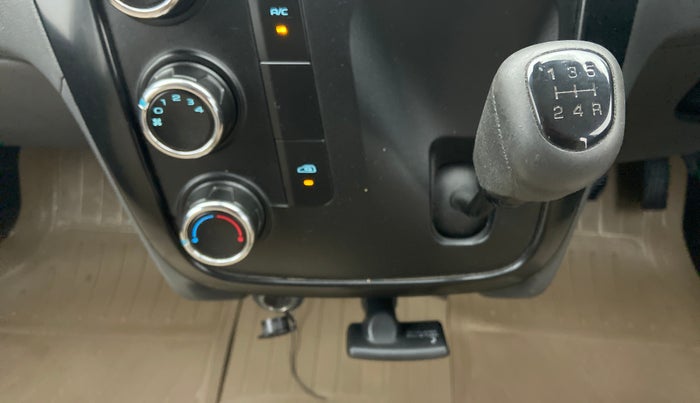 2017 Mahindra KUV 100 NXT K2 6 STR, Petrol, Manual, 63,333 km, Gear Lever