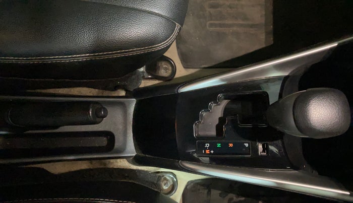 2020 Toyota YARIS G CVT, Petrol, Automatic, 40,953 km, Gear Lever