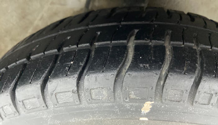 2017 Maruti Alto 800 LXI, Petrol, Manual, 19,146 km, Right Front Tyre Tread