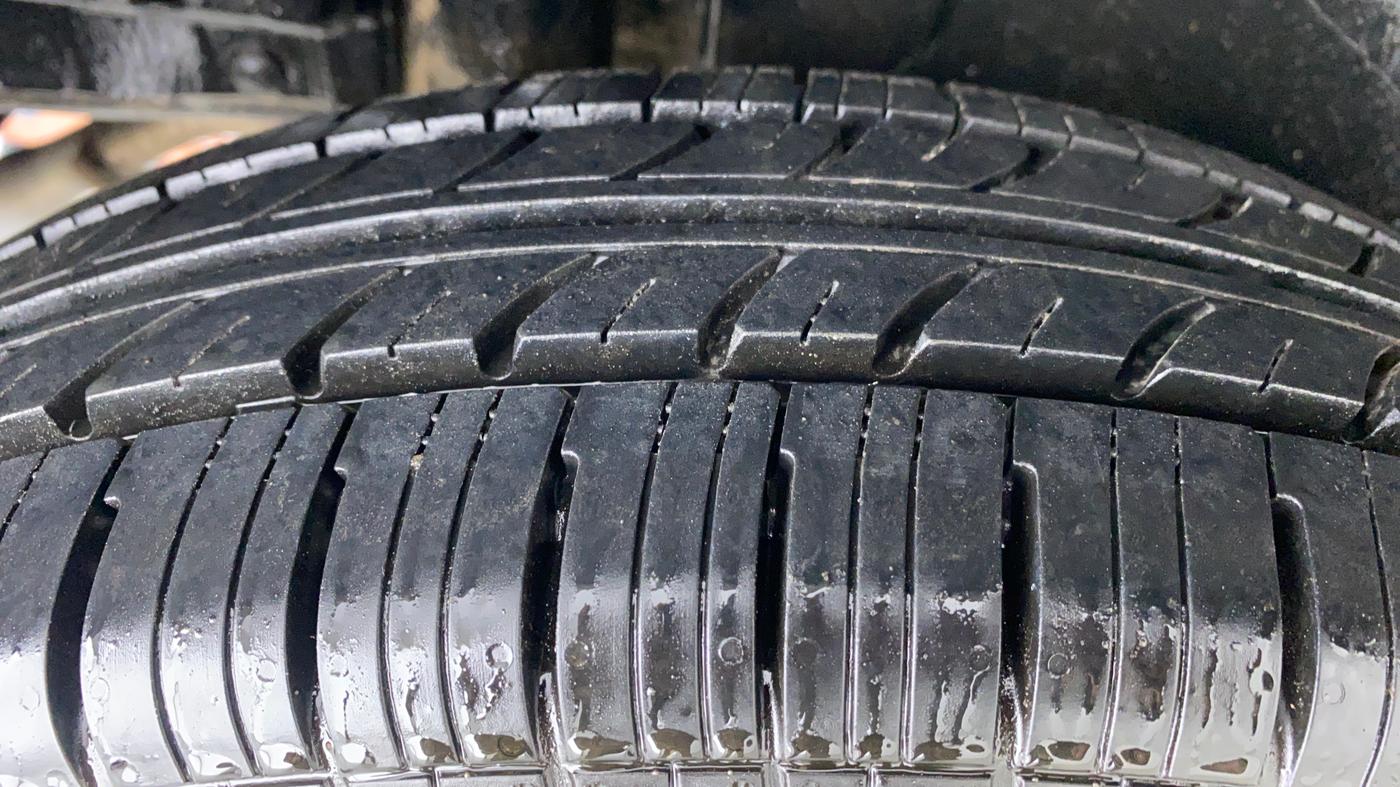 2015 Maruti Swift VXI, Petrol, Manual, 39,493 km, Right Rear Tyre Tread
