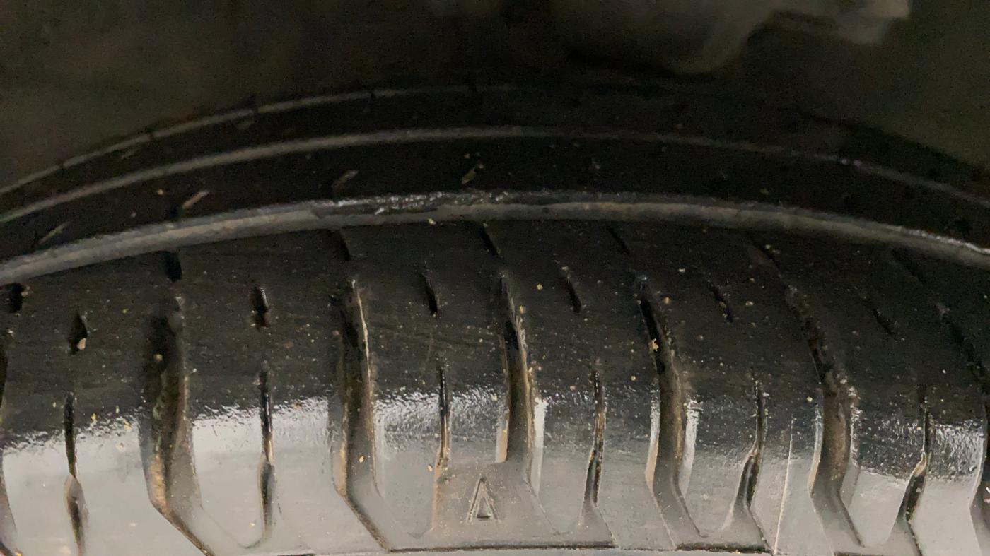 2011 Hyundai i10 SPORTZ 1.2, Petrol, Manual, 48,715 km, Right Front Tyre Tread