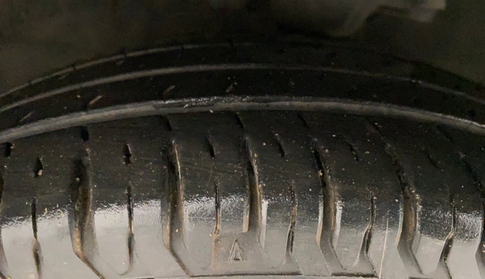 2011 Hyundai i10 SPORTZ 1.2, Petrol, Manual, 48,715 km, Right Front Tyre Tread